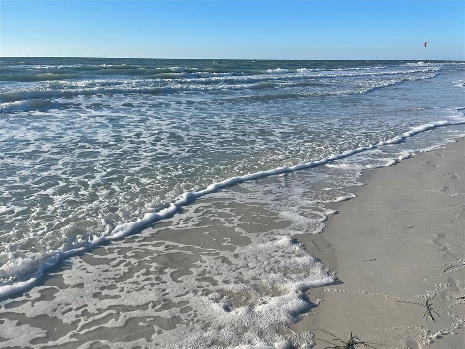 For Rent: $4,000 (2 beds, 2 baths, 1025 Square Feet)