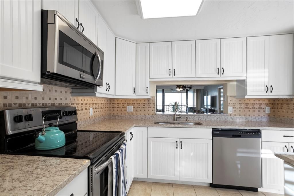 For Rent: $4,000 (2 beds, 2 baths, 1025 Square Feet)