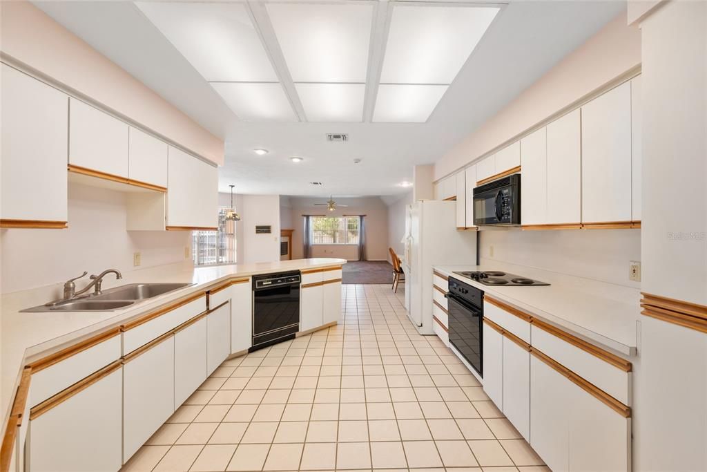 For Sale: $385,000 (3 beds, 2 baths, 2338 Square Feet)