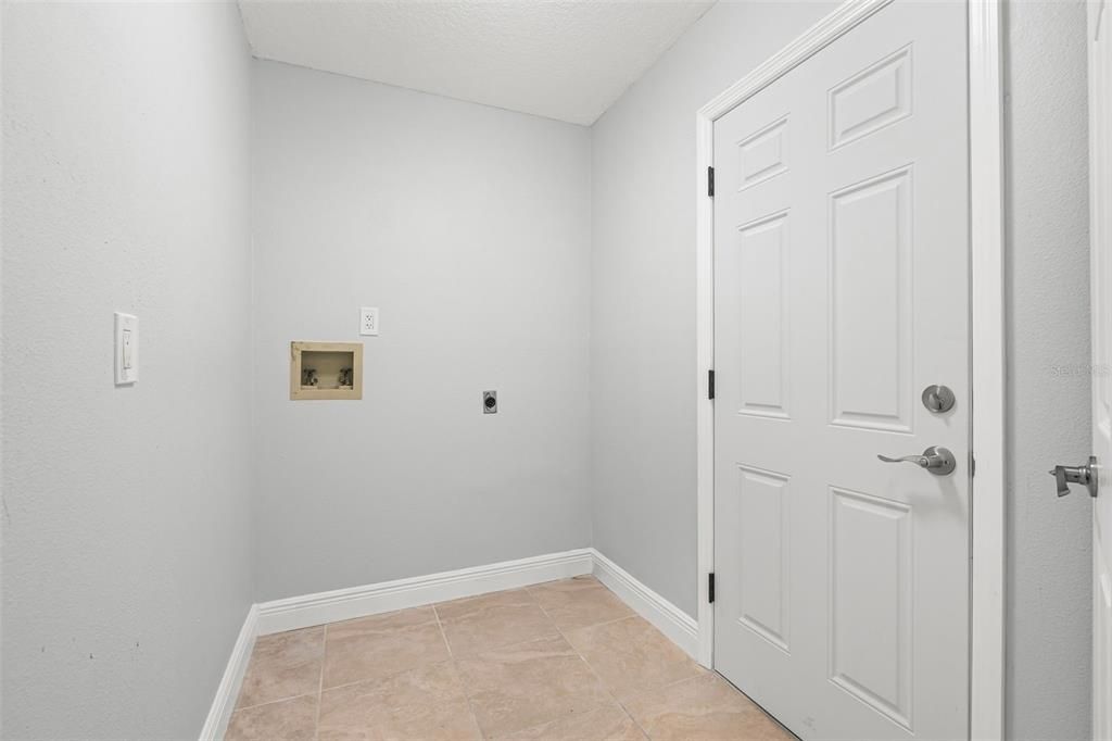 Active With Contract: $360,000 (3 beds, 2 baths, 1425 Square Feet)