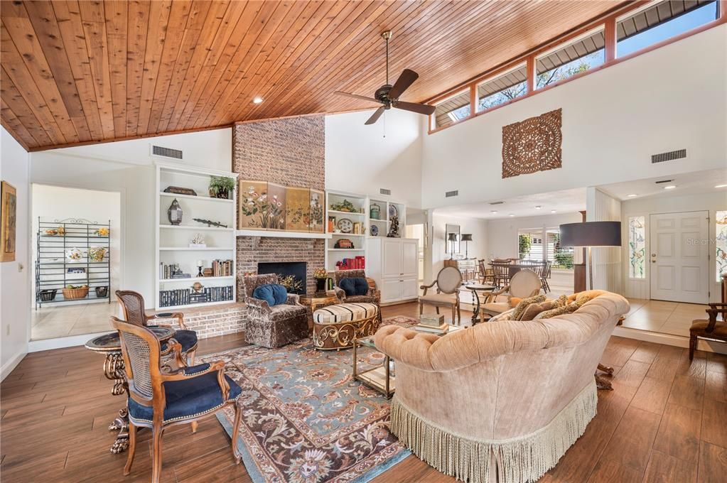 For Sale: $697,000 (3 beds, 3 baths, 2501 Square Feet)