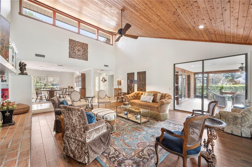 For Sale: $697,000 (3 beds, 3 baths, 2501 Square Feet)