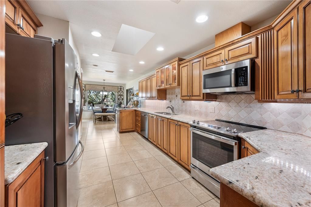 For Sale: $697,000 (3 beds, 3 baths, 2501 Square Feet)