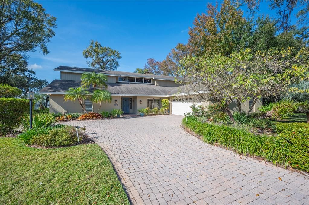 For Sale: $697,000 (3 beds, 3 baths, 2501 Square Feet)