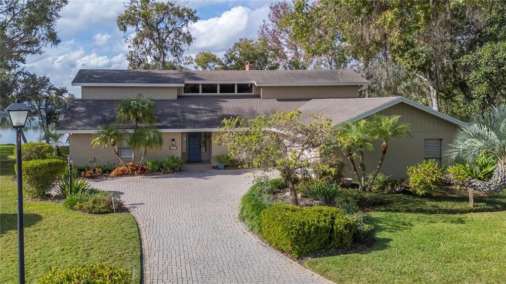 For Sale: $697,000 (3 beds, 3 baths, 2501 Square Feet)