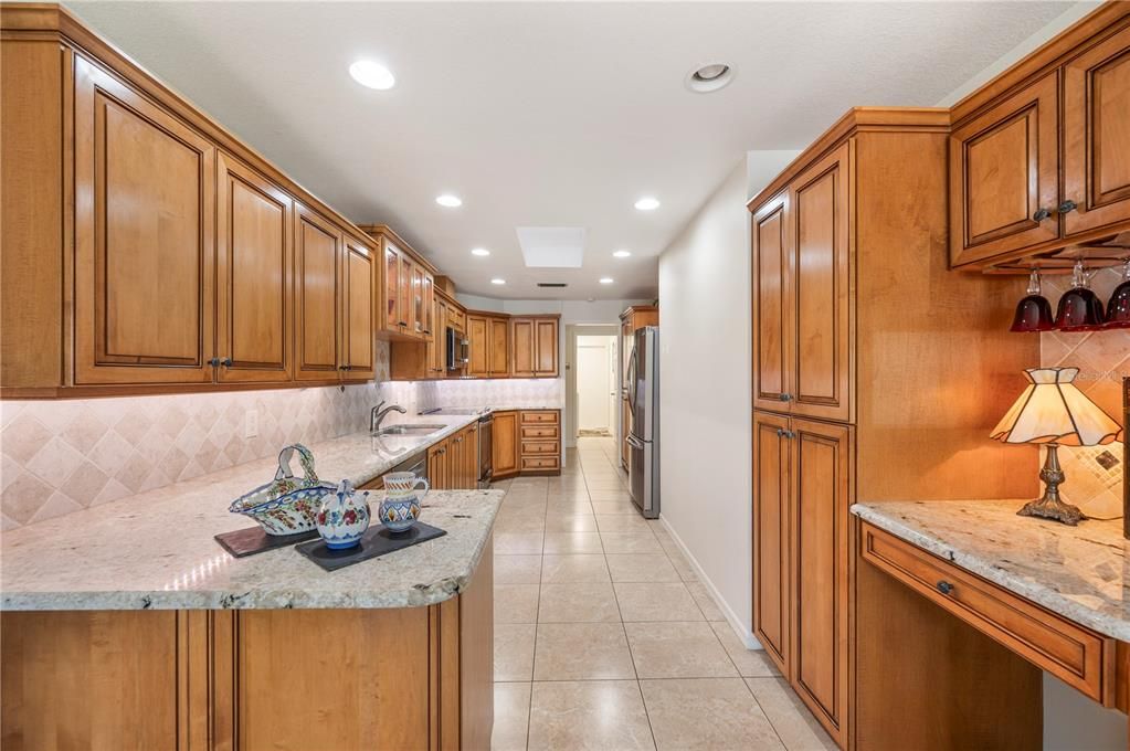 For Sale: $697,000 (3 beds, 3 baths, 2501 Square Feet)