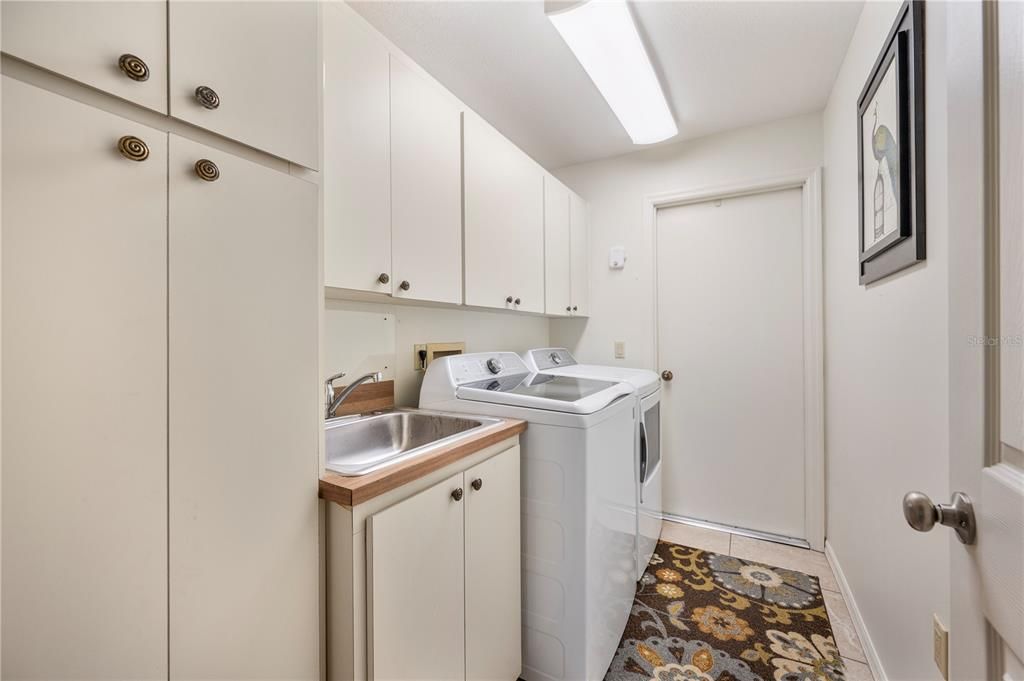 For Sale: $697,000 (3 beds, 3 baths, 2501 Square Feet)