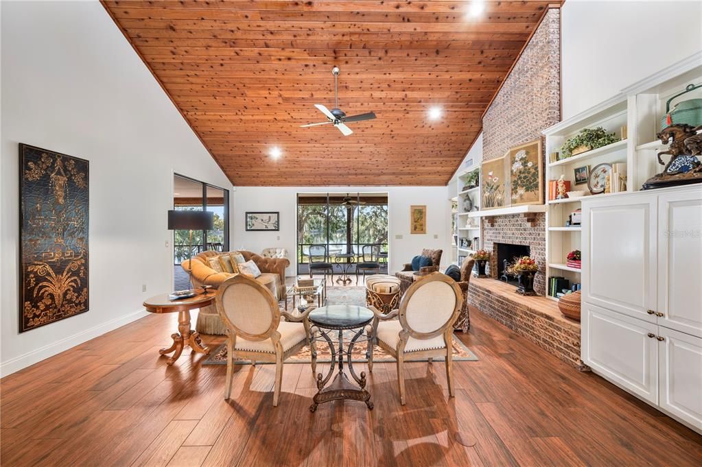 For Sale: $697,000 (3 beds, 3 baths, 2501 Square Feet)