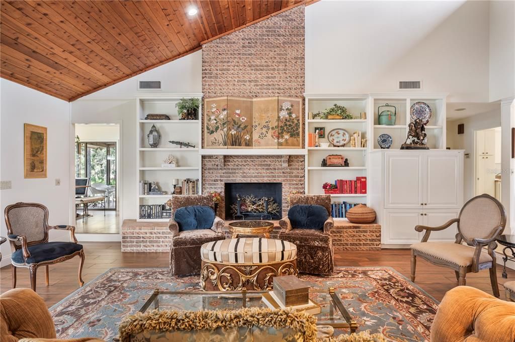 For Sale: $697,000 (3 beds, 3 baths, 2501 Square Feet)