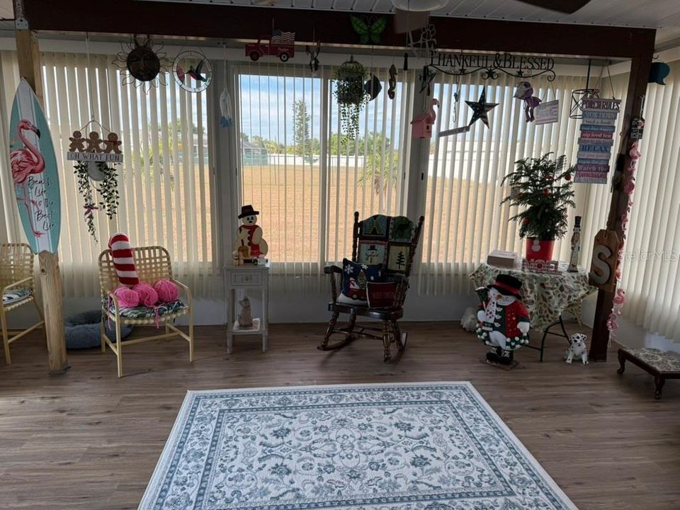 На продажу: $232,000 (2 спален, 2 ванн, 1050 Квадратных фут)