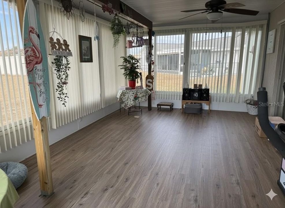 На продажу: $232,000 (2 спален, 2 ванн, 1050 Квадратных фут)