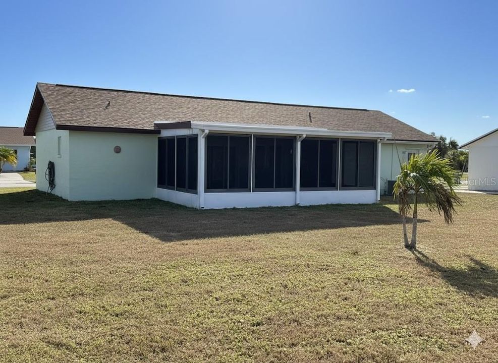 На продажу: $232,000 (2 спален, 2 ванн, 1050 Квадратных фут)