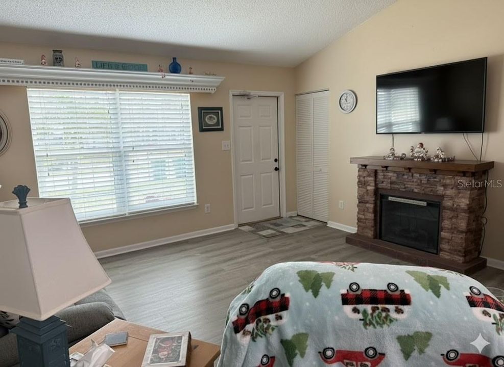 На продажу: $232,000 (2 спален, 2 ванн, 1050 Квадратных фут)