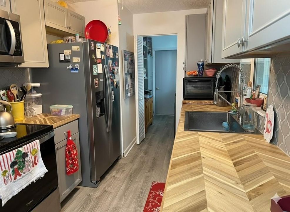 На продажу: $232,000 (2 спален, 2 ванн, 1050 Квадратных фут)