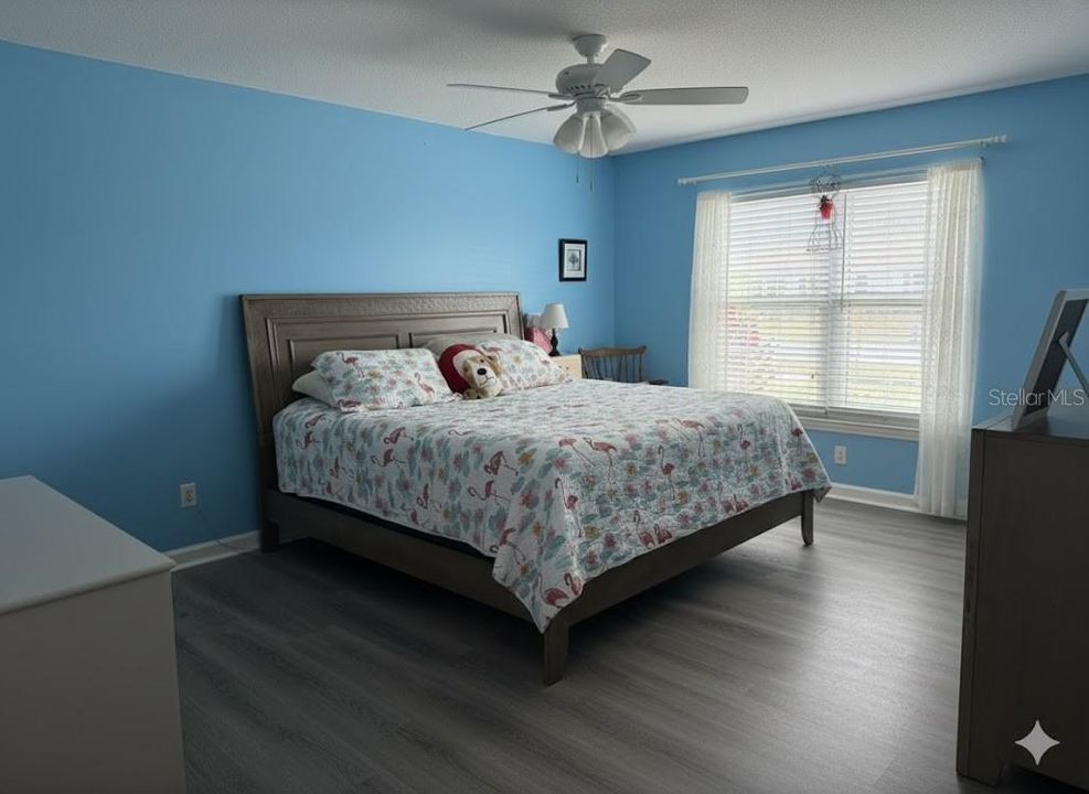 На продажу: $232,000 (2 спален, 2 ванн, 1050 Квадратных фут)