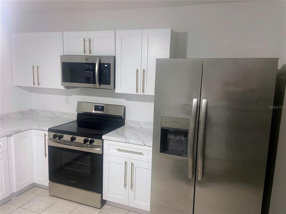 出租: $3,700 (3 贝兹, 2 浴室, 1056 平方英尺)