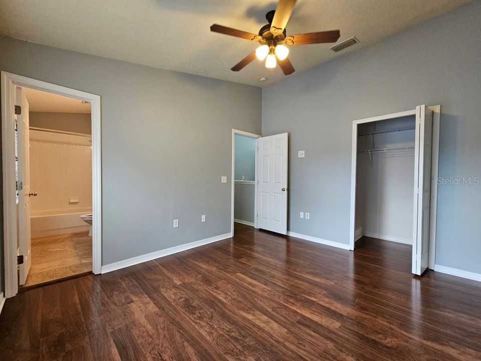 出租: $1,800 (2 贝兹, 2 浴室, 1398 平方英尺)