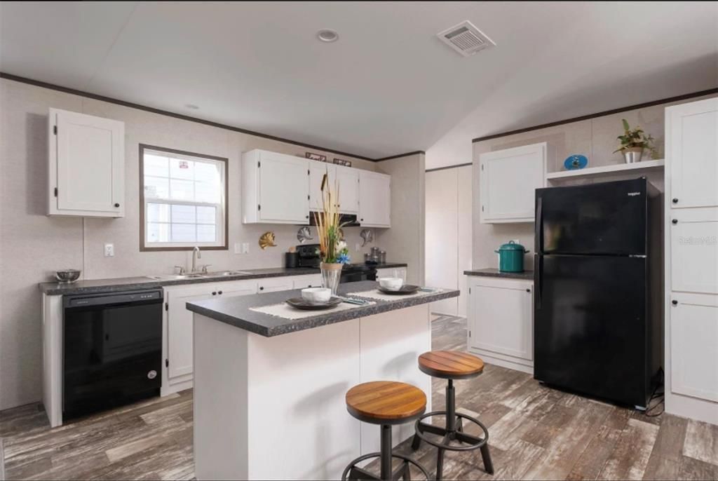 待售: $274,999 (4 贝兹, 2 浴室, 1494 平方英尺)