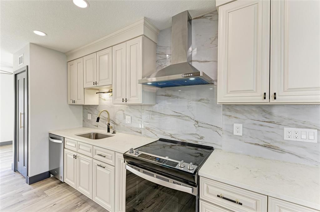 На продажу: $259,900 (2 спален, 2 ванн, 1400 Квадратных фут)