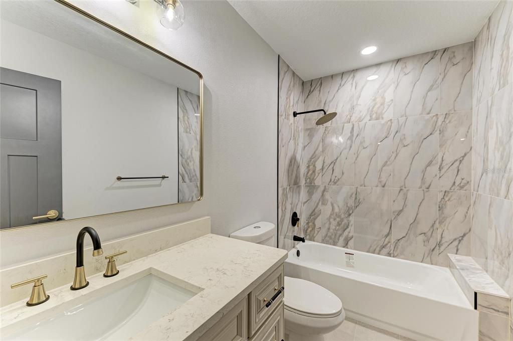 На продажу: $259,900 (2 спален, 2 ванн, 1400 Квадратных фут)