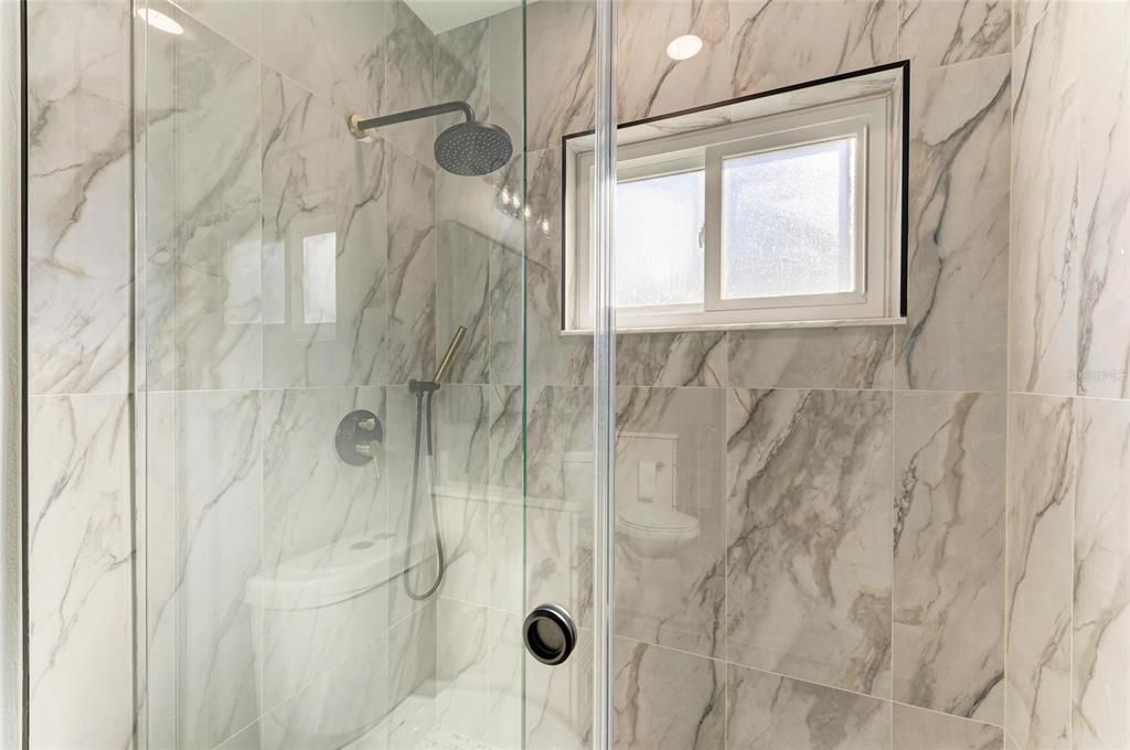 На продажу: $259,900 (2 спален, 2 ванн, 1400 Квадратных фут)