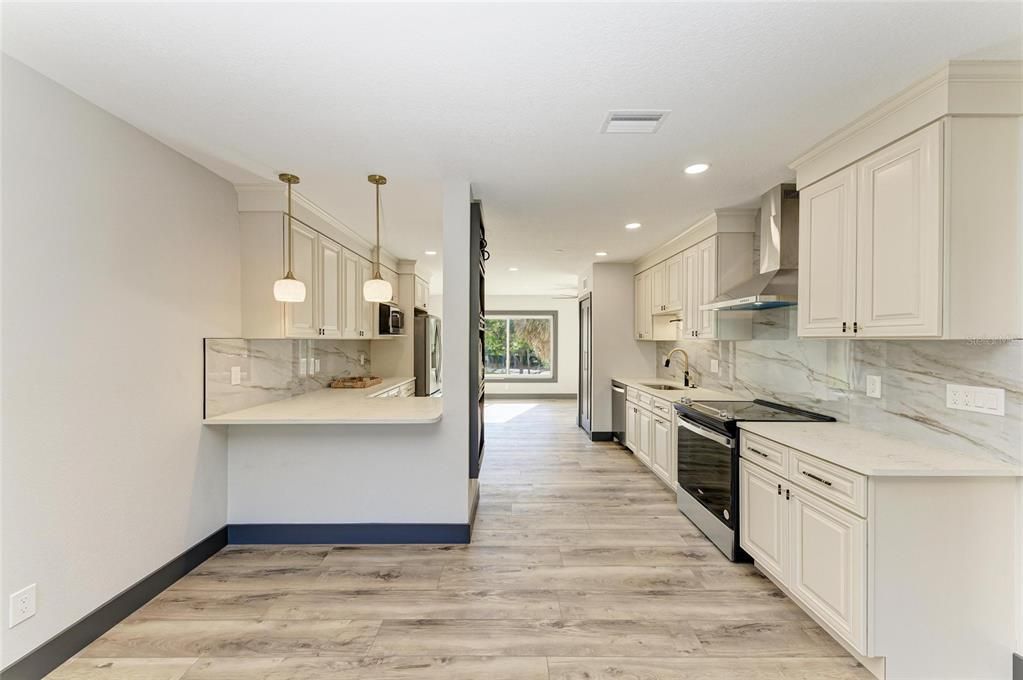 На продажу: $259,900 (2 спален, 2 ванн, 1400 Квадратных фут)