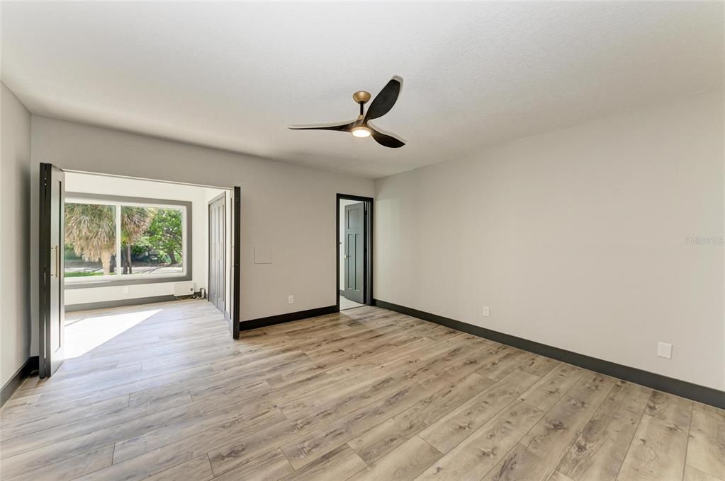 На продажу: $259,900 (2 спален, 2 ванн, 1400 Квадратных фут)