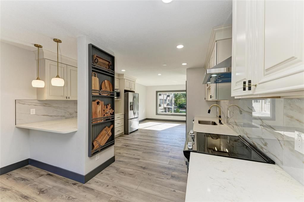 На продажу: $259,900 (2 спален, 2 ванн, 1400 Квадратных фут)