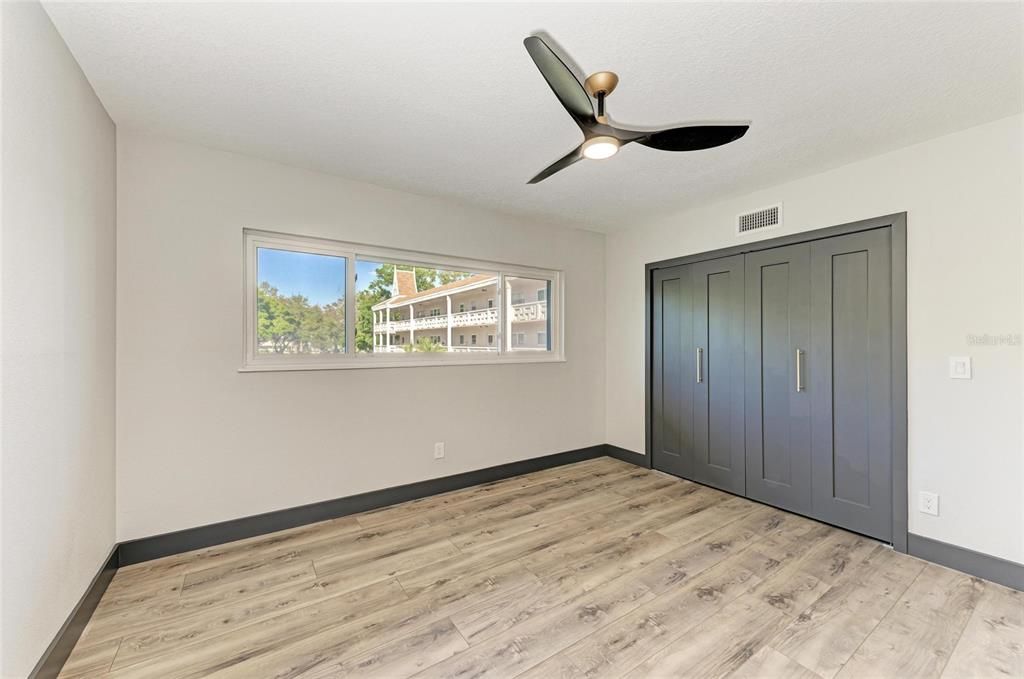 На продажу: $259,900 (2 спален, 2 ванн, 1400 Квадратных фут)