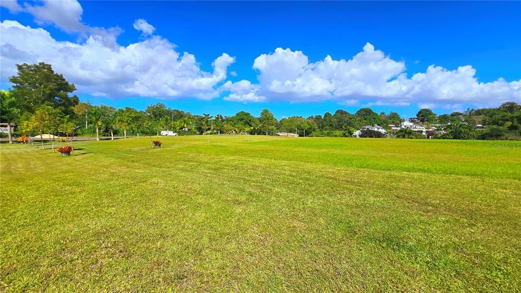 待售: $375,000 (2.91 acres)