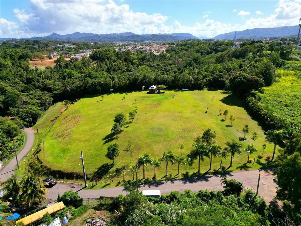 待售: $375,000 (2.91 acres)