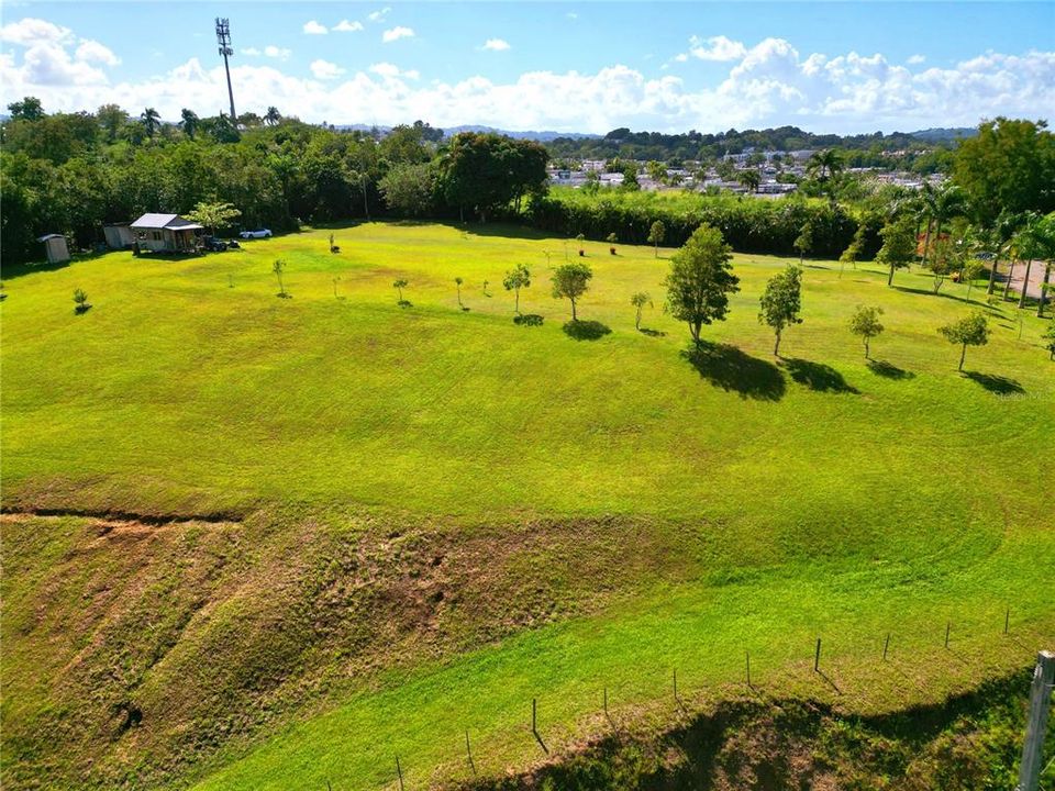 待售: $375,000 (2.91 acres)