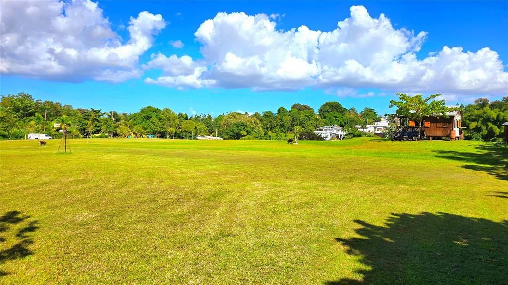 待售: $375,000 (2.91 acres)