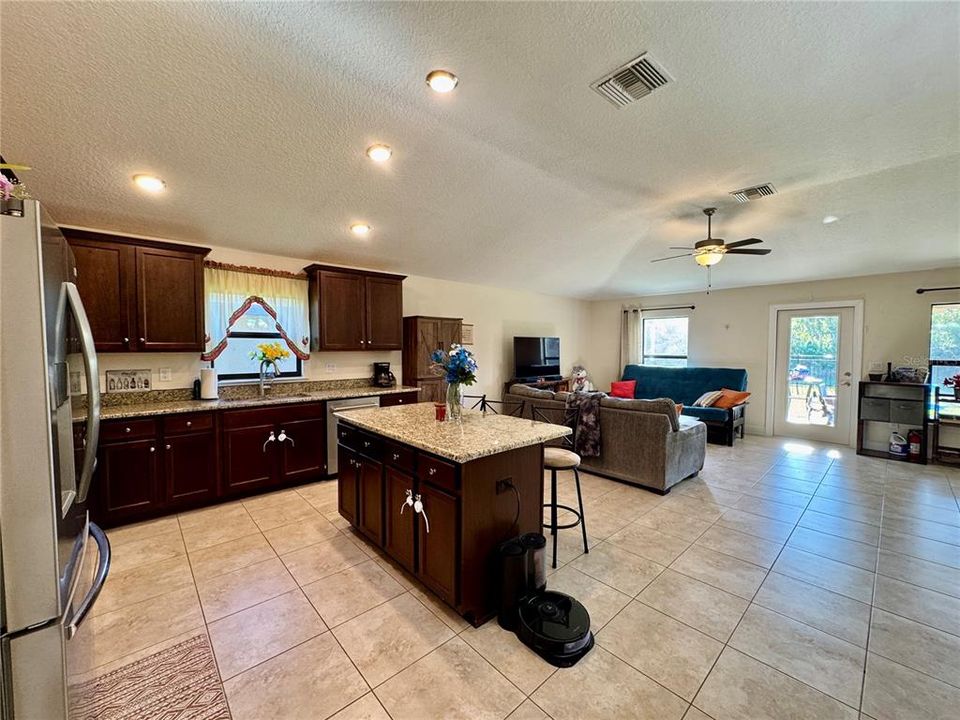 En Renta: $2,200 (3 camas, 2 baños, 1718 Pies cuadrados)