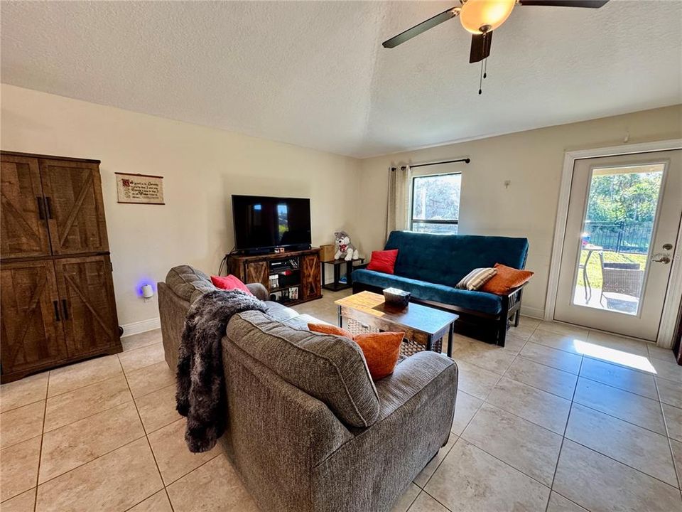 En Renta: $2,200 (3 camas, 2 baños, 1718 Pies cuadrados)