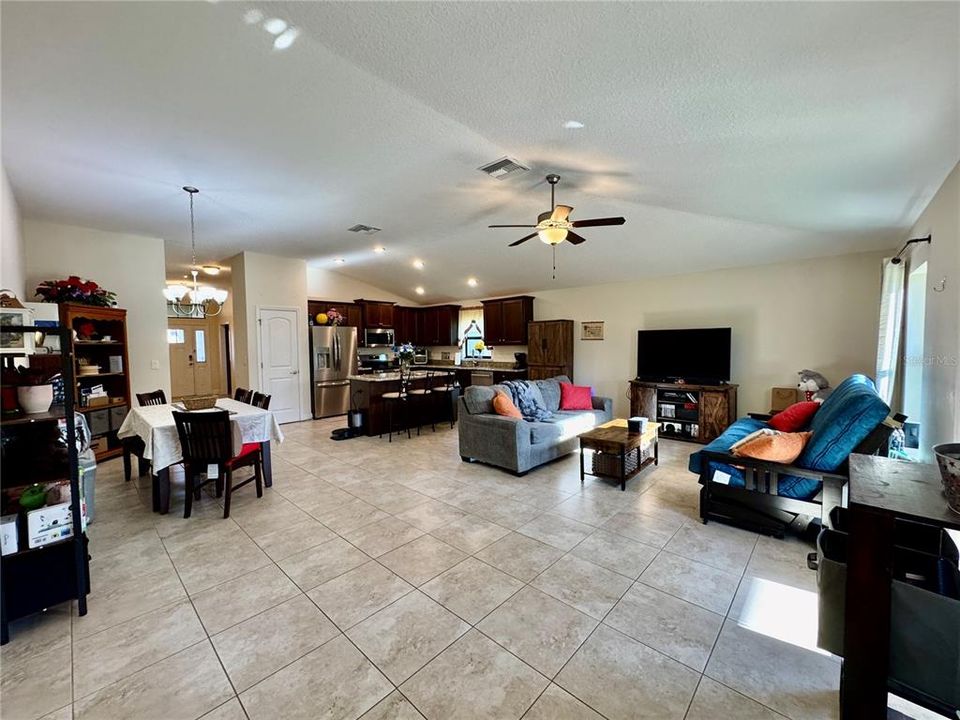 En Renta: $2,200 (3 camas, 2 baños, 1718 Pies cuadrados)