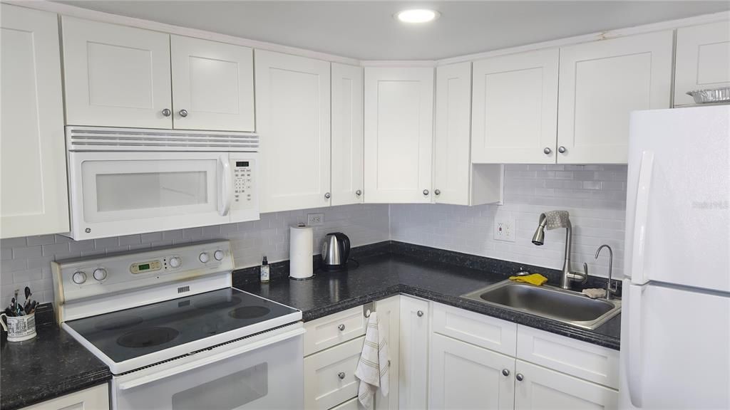 待售: $82,500 (1 贝兹, 1 浴室, 468 平方英尺)