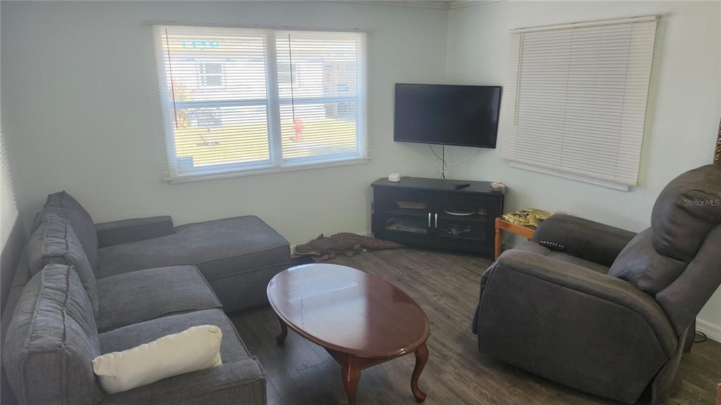 待售: $82,500 (1 贝兹, 1 浴室, 468 平方英尺)