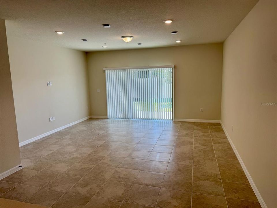 出租: $2,295 (3 贝兹, 2 浴室, 1699 平方英尺)