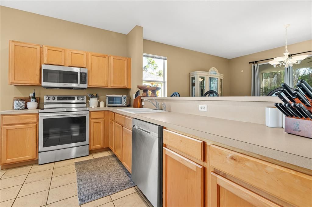 На продажу: $344,900 (2 спален, 2 ванн, 1666 Квадратных фут)