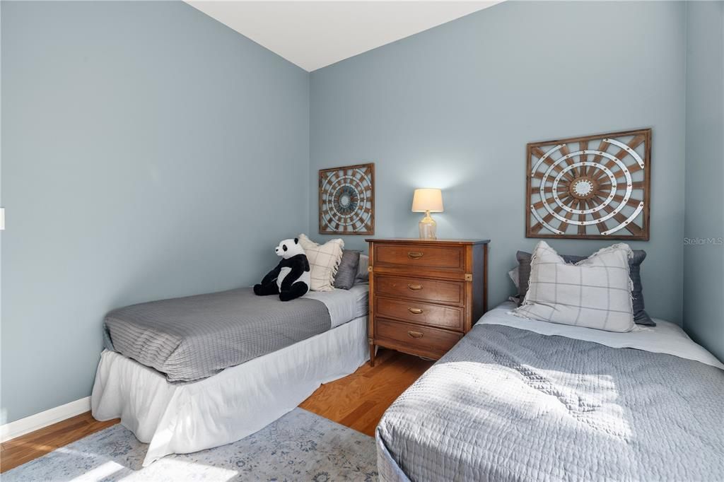 На продажу: $344,900 (2 спален, 2 ванн, 1666 Квадратных фут)