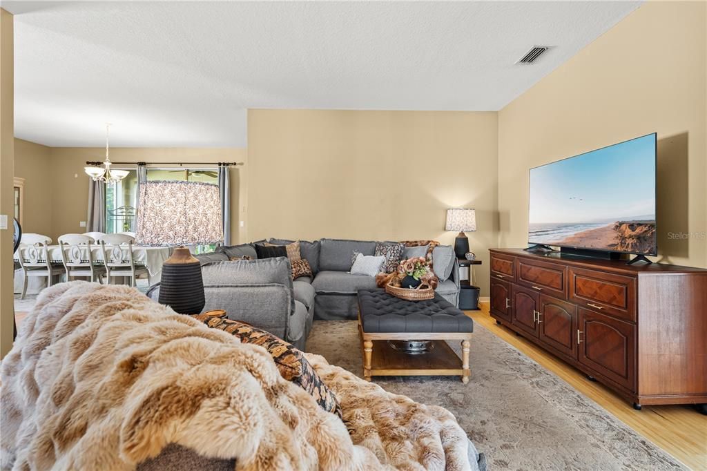 На продажу: $344,900 (2 спален, 2 ванн, 1666 Квадратных фут)