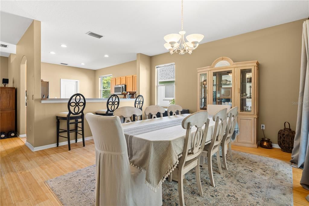 На продажу: $344,900 (2 спален, 2 ванн, 1666 Квадратных фут)