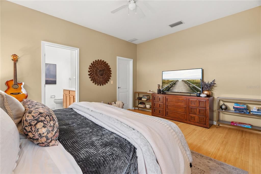 На продажу: $344,900 (2 спален, 2 ванн, 1666 Квадратных фут)