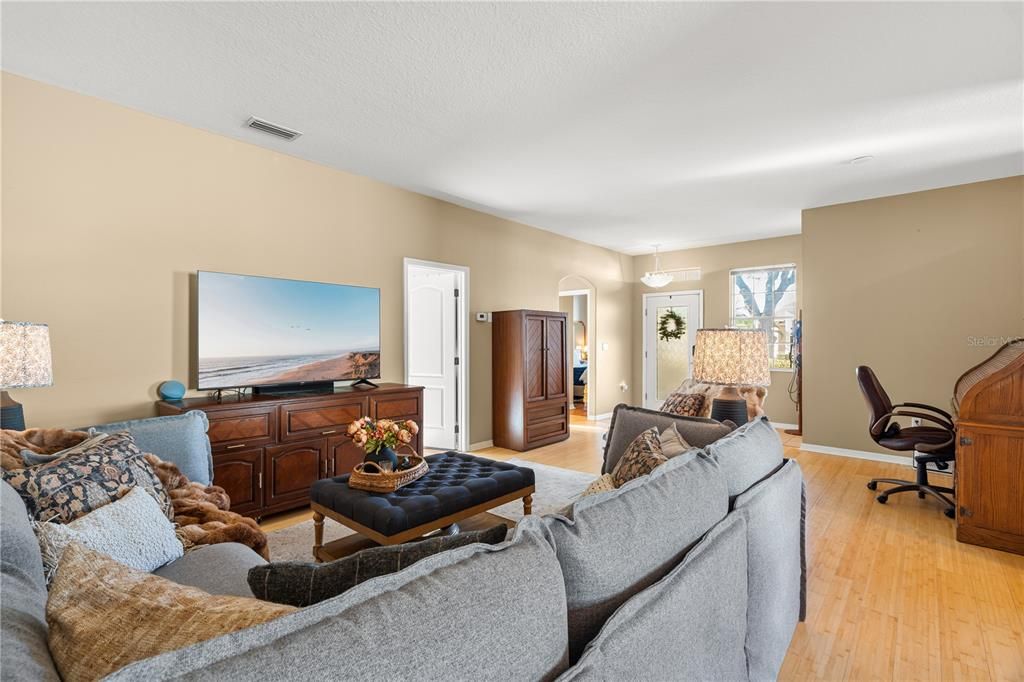 На продажу: $344,900 (2 спален, 2 ванн, 1666 Квадратных фут)