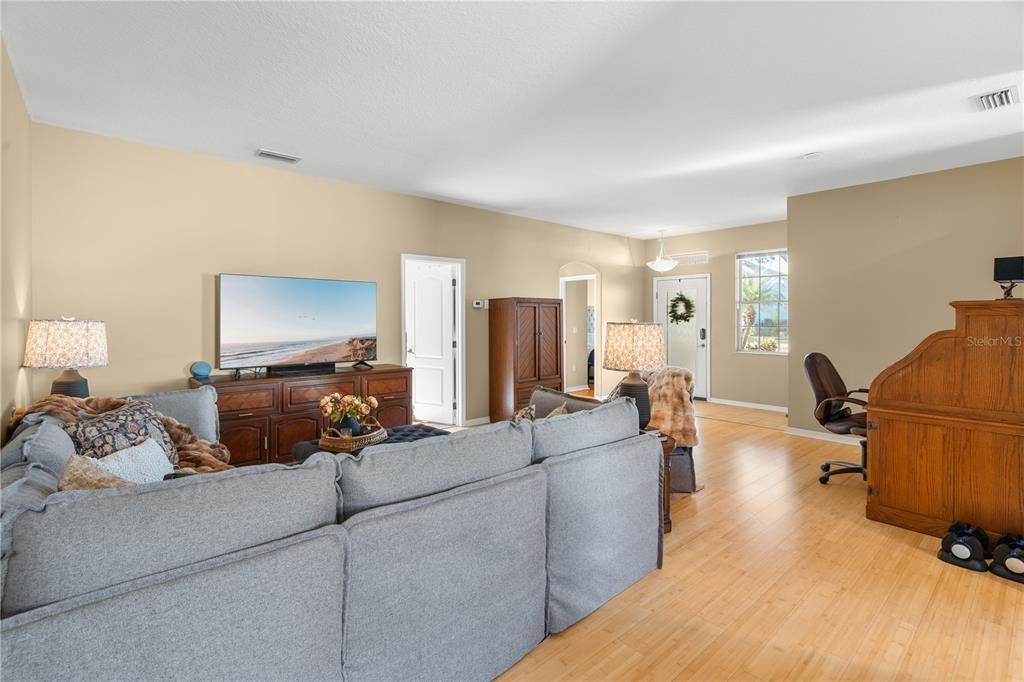 На продажу: $344,900 (2 спален, 2 ванн, 1666 Квадратных фут)