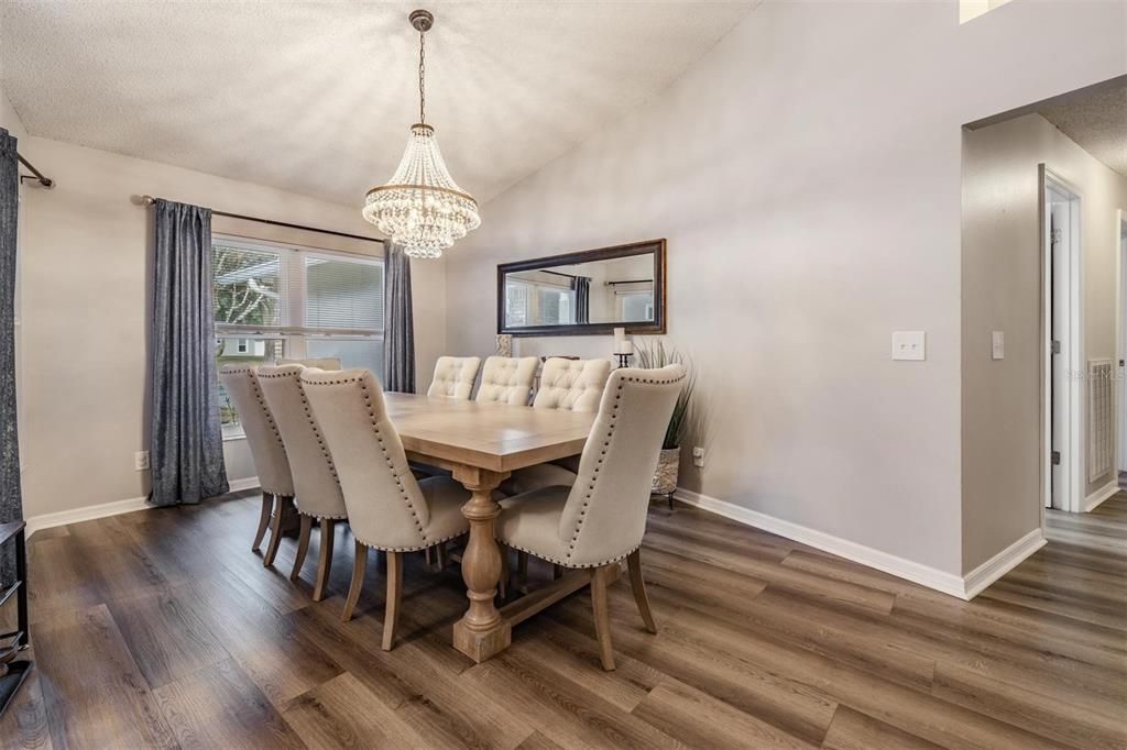 Active With Contract: $599,000 (5 beds, 3 baths, 2888 Square Feet)