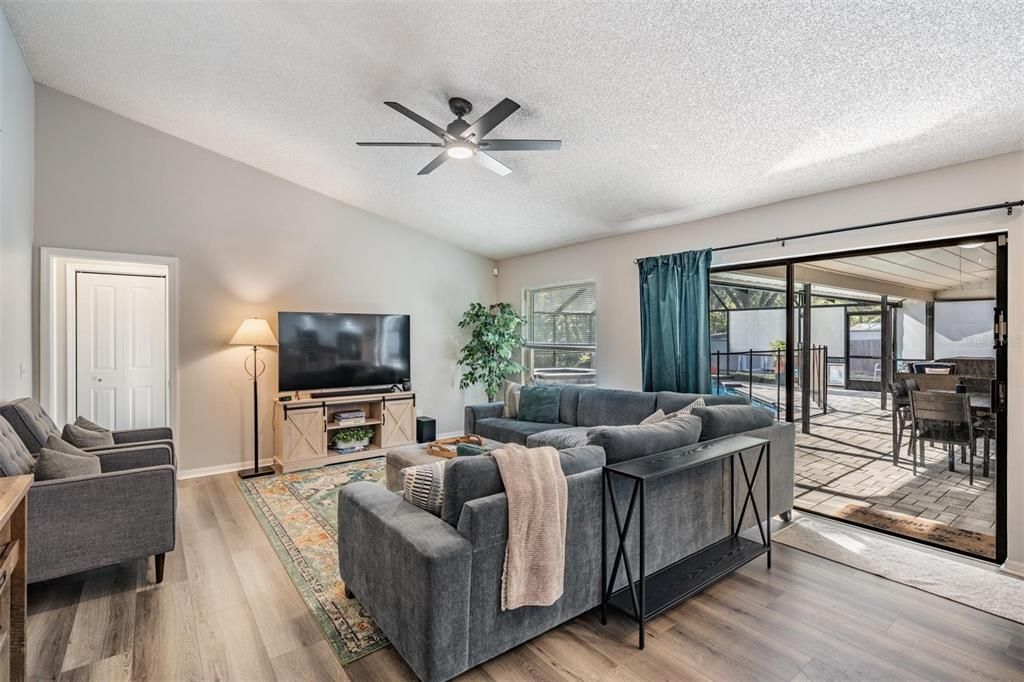 Active With Contract: $599,000 (5 beds, 3 baths, 2888 Square Feet)