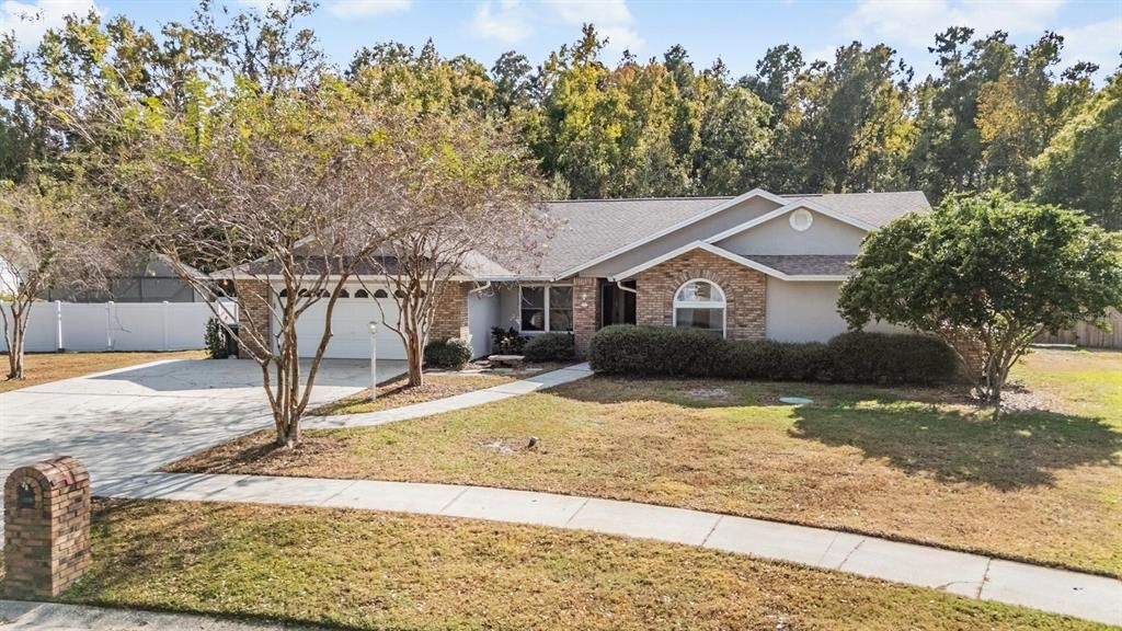 Active With Contract: $599,000 (5 beds, 3 baths, 2888 Square Feet)