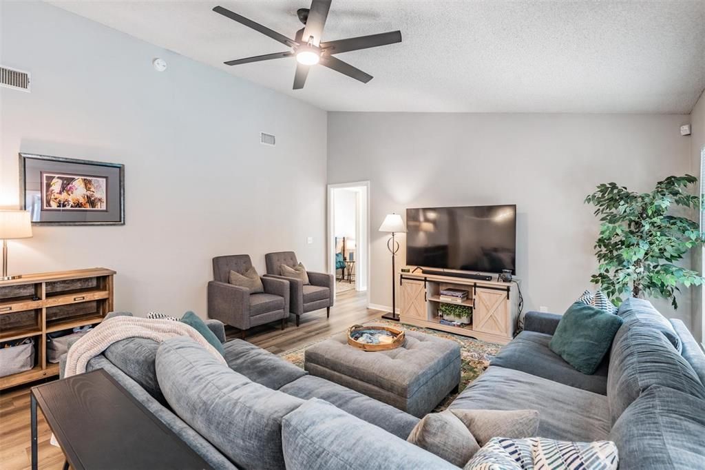 Active With Contract: $599,000 (5 beds, 3 baths, 2888 Square Feet)